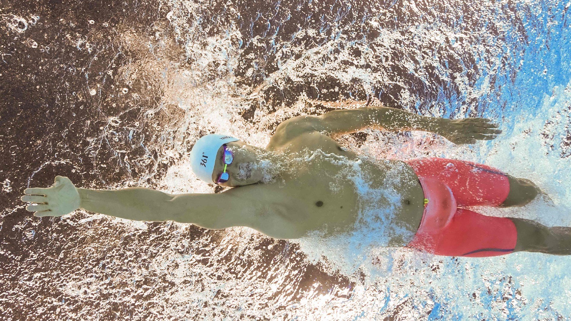 随机西班牙骑手何塞·玛丽亚·拉罗卡在巴黎奥运会上夺得个人障碍赛银牌，创造历史。