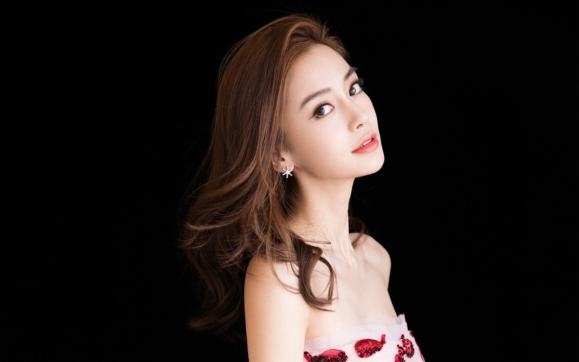 随机前场攻势，球队进攻火力逐渐增强，前场击球技术种类和基本环节是什么