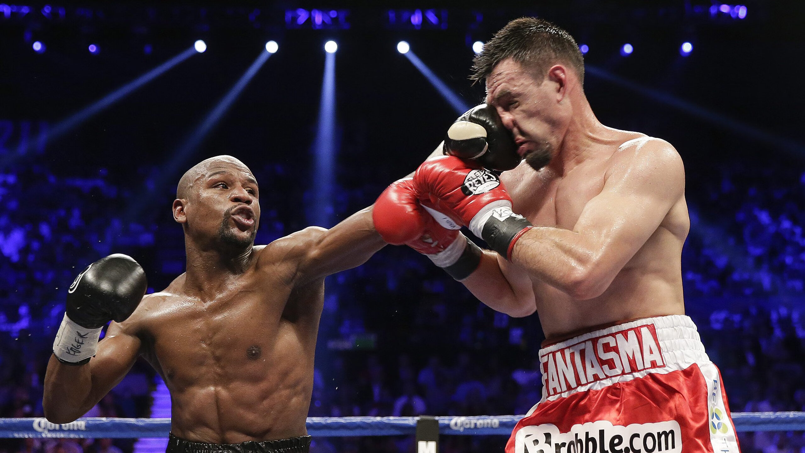 随机西班牙女足联赛决赛场上现独特风采，西班牙女足队长